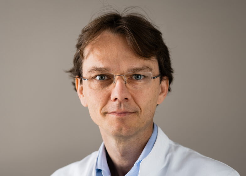 Dr. Henrich Kele