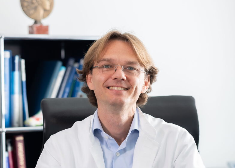 Dr. Henrich Kele